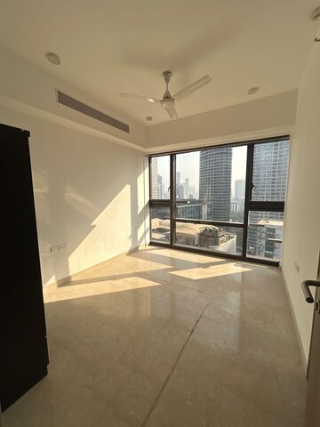 Room in 4 BHK Apartment at Lodha Marquise, Worli – for Rent