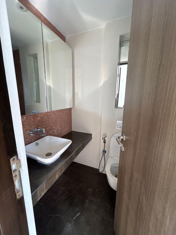 Bathroom, lodha-marquise 4 Bedroom 1550 Sq.Ft. Apartment In Worli Mumbai 8722695