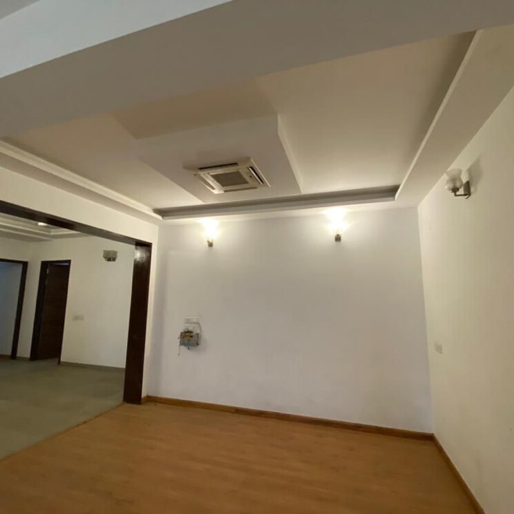 Room, sector 43 4 Bedroom 350 Sq.Yd. Builder Floor In Sector 43 Gurgaon 8722732