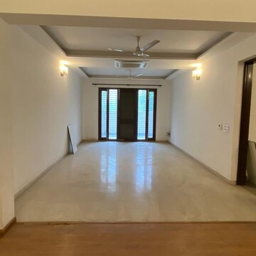 Building Lobby in 4 BHK Builder Floor at Sector 43 – for Rent