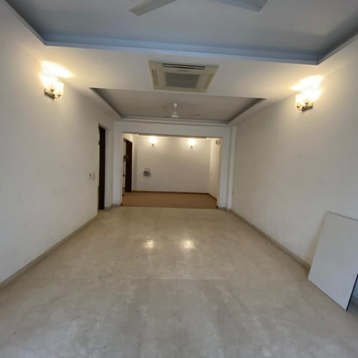 4 BHK + Servant Room Builder Floor For Rent in Sector 43