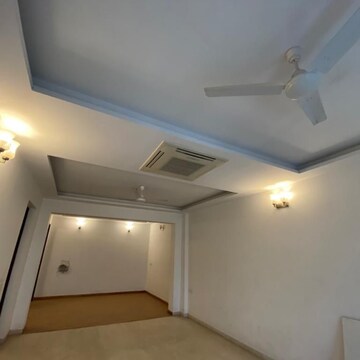 Room in 4 BHK Builder Floor at Sector 43 – for Rent