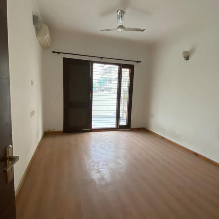 Room, sector 43 4 Bedroom 350 Sq.Yd. Builder Floor In Sector 43 Gurgaon 8722732