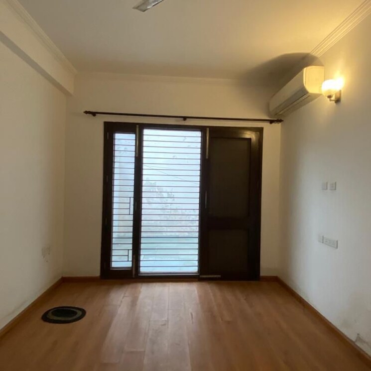 Room, sector 43 4 Bedroom 350 Sq.Yd. Builder Floor In Sector 43 Gurgaon 8722732