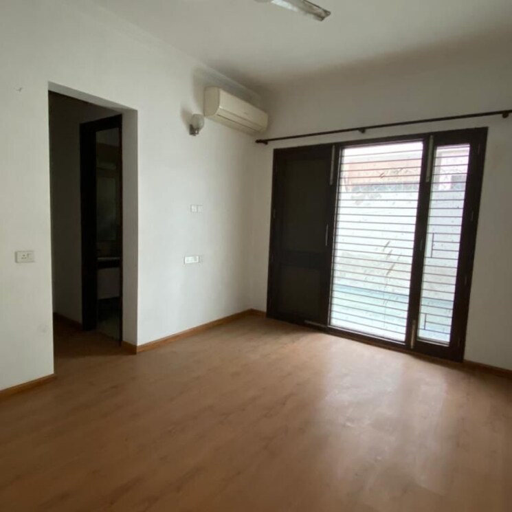 Room, sector 43 4 Bedroom 350 Sq.Yd. Builder Floor In Sector 43 Gurgaon 8722732