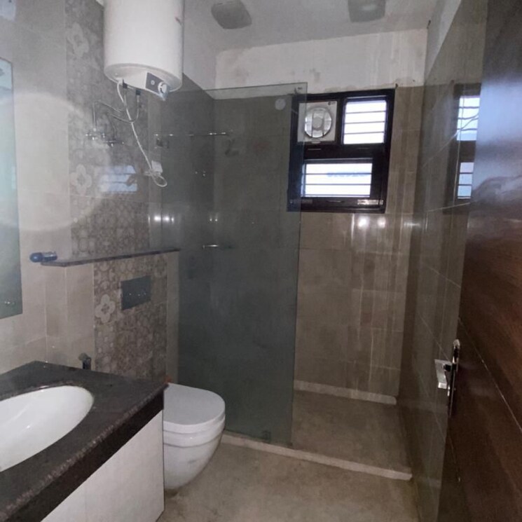 Bathroom, sector 43 4 Bedroom 350 Sq.Yd. Builder Floor In Sector 43 Gurgaon 8722732