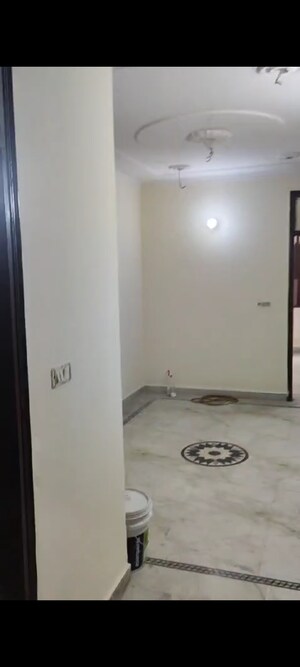 Room in 2.5 BHK Builder Floor at Laxmi Nagar – for Sale