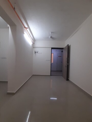 Room in 1 BHK Apartment at Goregaon East – for Rent