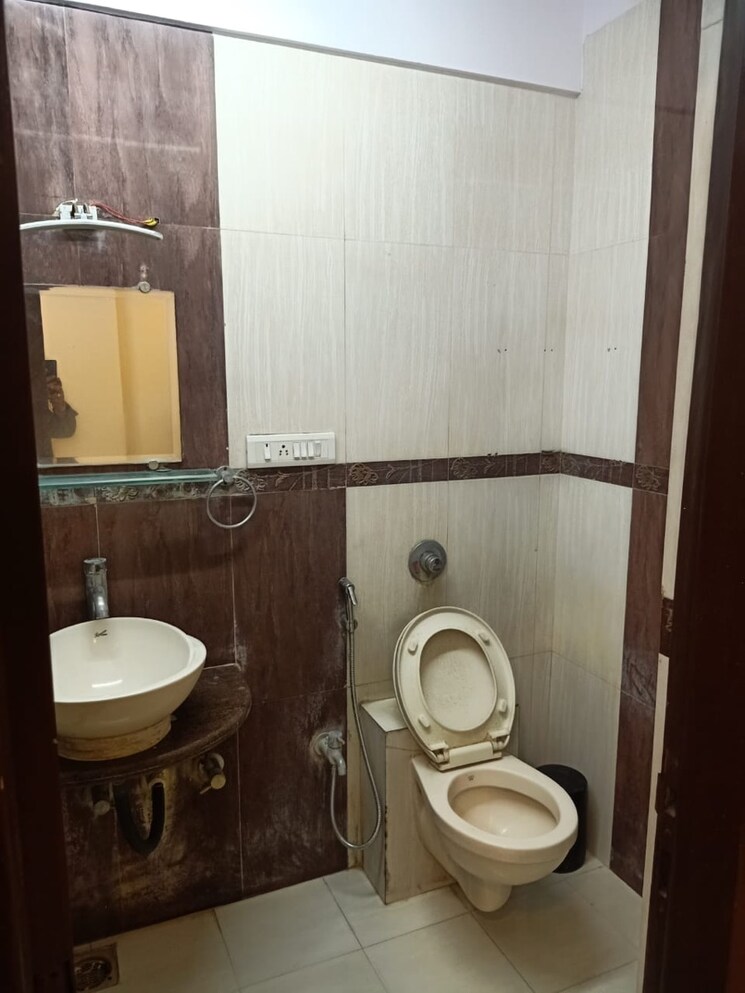 Bathroom, kamala-jai-shankar-deep 2 Bedroom 785 Sq.Ft. Apartment In Khar West Mumbai 8722802