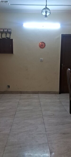 Room in 3.5 BHK Apartment at Sarita Vihar – for Sale