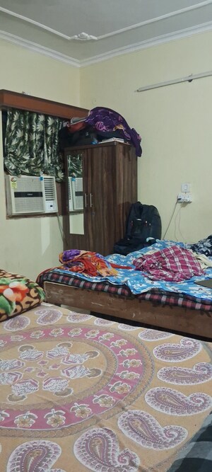 Room in 3.5 BHK Apartment at Sarita Vihar – for Sale