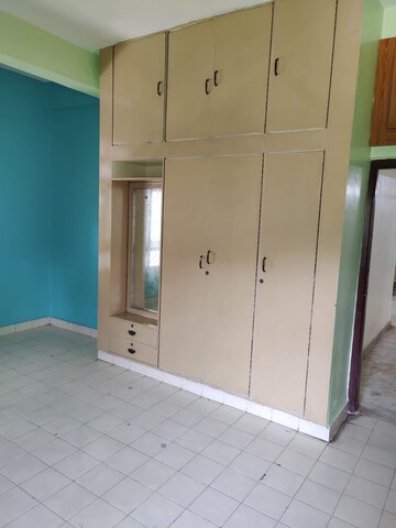 Room in 3 BHK Apartment at Sumanjali Apartment, Gandhi Nagar – for Rent