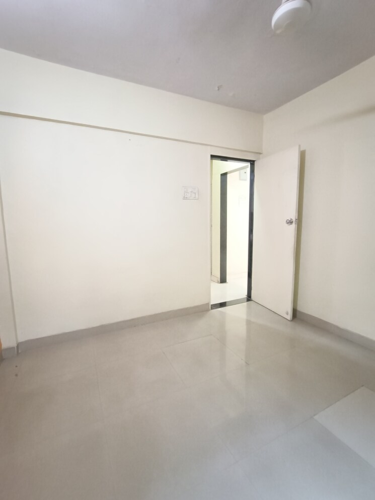 Room, ic colony 1 Bedroom 450 Sq.Ft. Apartment In Ic Colony Mumbai 8722875