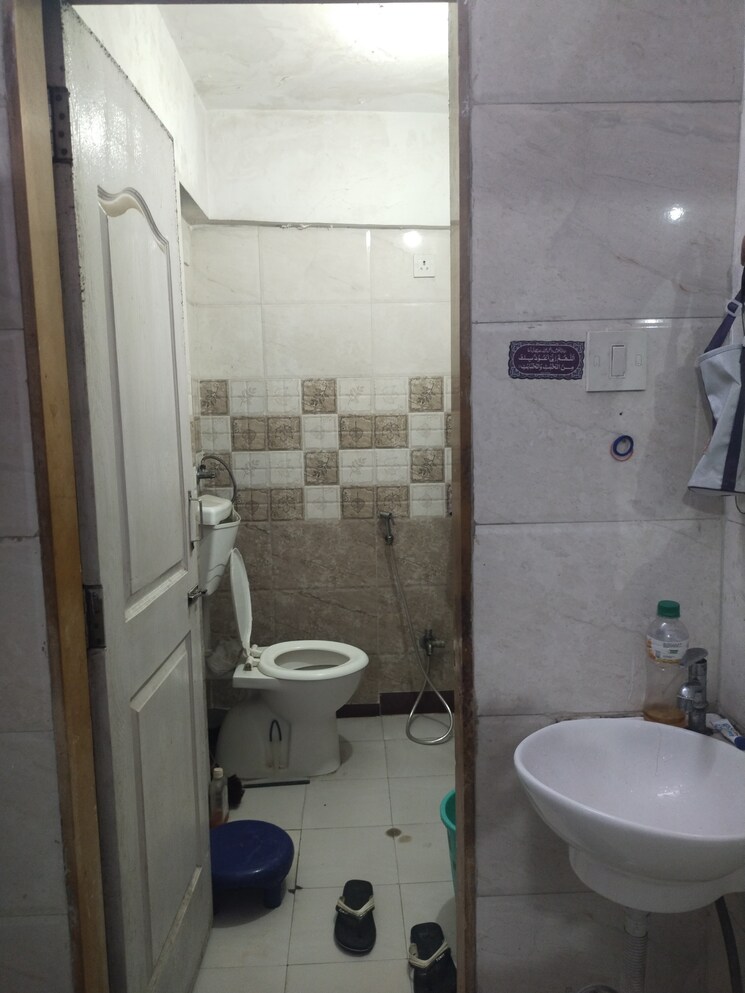 Bathroom, reliable-gulraj-tower 1 Bedroom 460 Sq.Ft. Apartment In Kurla Mumbai 8722895