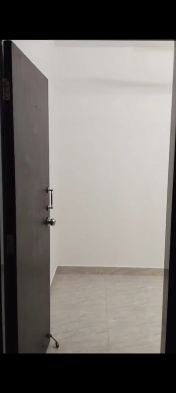 Room in 2 BHK Apartment at Brindavan, Kalina – for Rent
