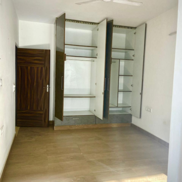 Room in 2 BHK Builder Floor at Safdarjung Enclave – for Rent