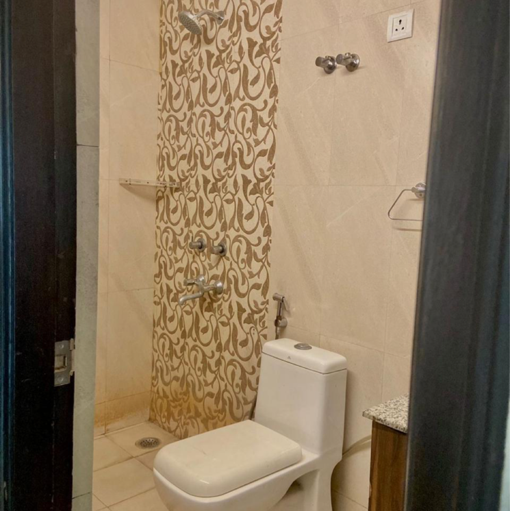 Bathroom, safdarjung enclave 2 Bedroom 1850 Sq.Ft. Builder Floor In Safdarjung Enclave Delhi 8722928