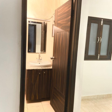 Bathroom in 2 BHK Builder Floor at Safdarjung Enclave – for Rent