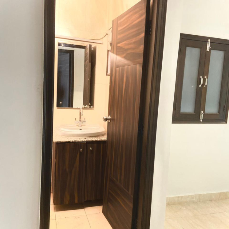 Bathroom, safdarjung enclave 2 Bedroom 1850 Sq.Ft. Builder Floor In Safdarjung Enclave Delhi 8722928