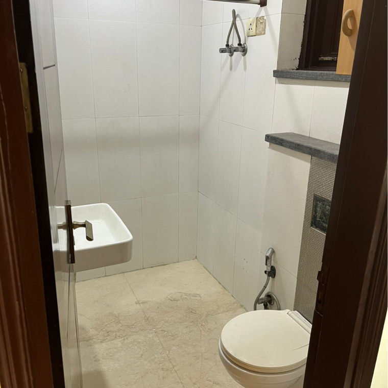 Bathroom, green park 3 Bedroom 1850 Sq.Ft. Builder Floor In Green Park Delhi 8722932