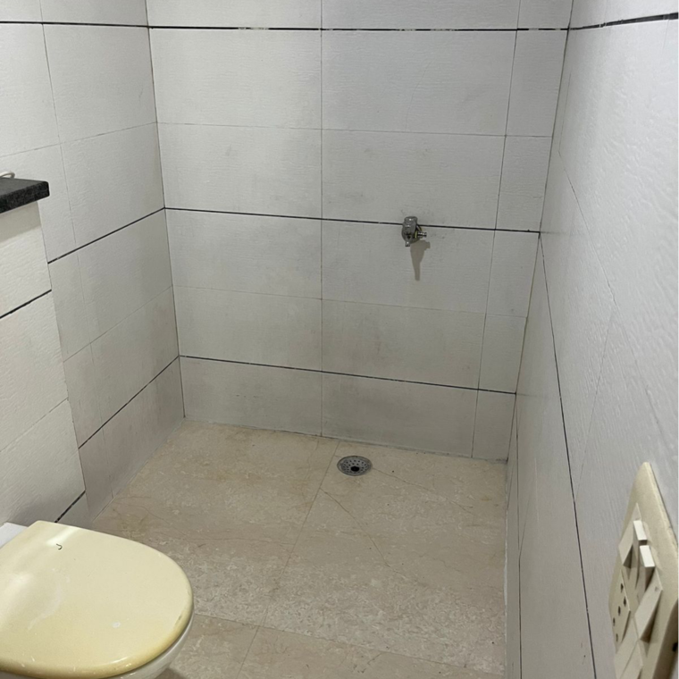 Bathroom, green park 3 Bedroom 1850 Sq.Ft. Builder Floor In Green Park Delhi 8722932