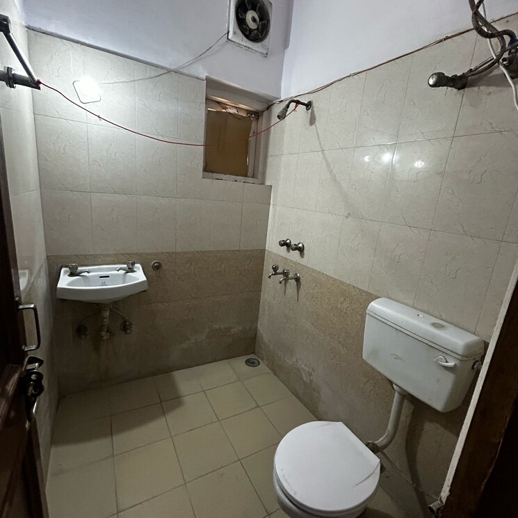 Bathroom, kotla mubarakpur 3 Bedroom 900 Sq.Ft. Builder Floor In Kotla Mubarakpur Delhi 8722962