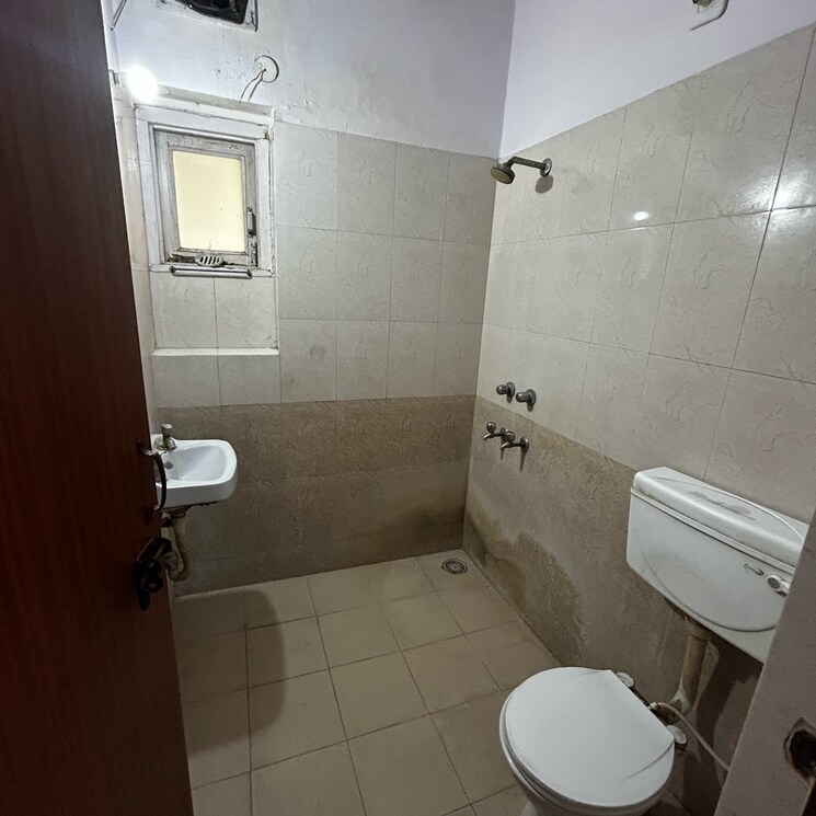 Bathroom, kotla mubarakpur 3 Bedroom 900 Sq.Ft. Builder Floor In Kotla Mubarakpur Delhi 8722962