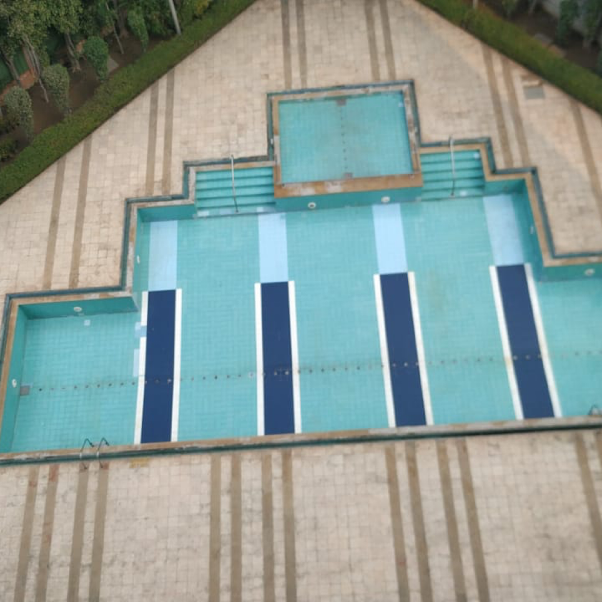 4 BHK + Servant Room Apartment For Rent in DLF The Royalton Tower