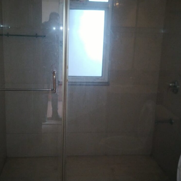 Bathroom, dlf-the-royalton-tower 4 Bedroom 2940 Sq.Ft. Apartment In Golf Course Road Gurgaon 8722968
