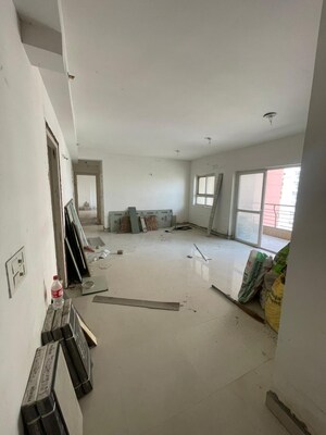 Room in 2 BHK Apartment at BPTP The Resort, Sector 75 – for Sale