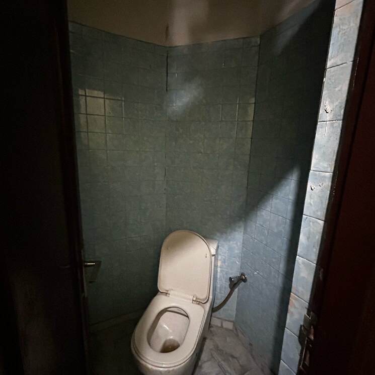 Bathroom, kotla mubarakpur 1 Bedroom 700 Sq.Ft. Builder Floor In Kotla Mubarakpur Delhi 8722973