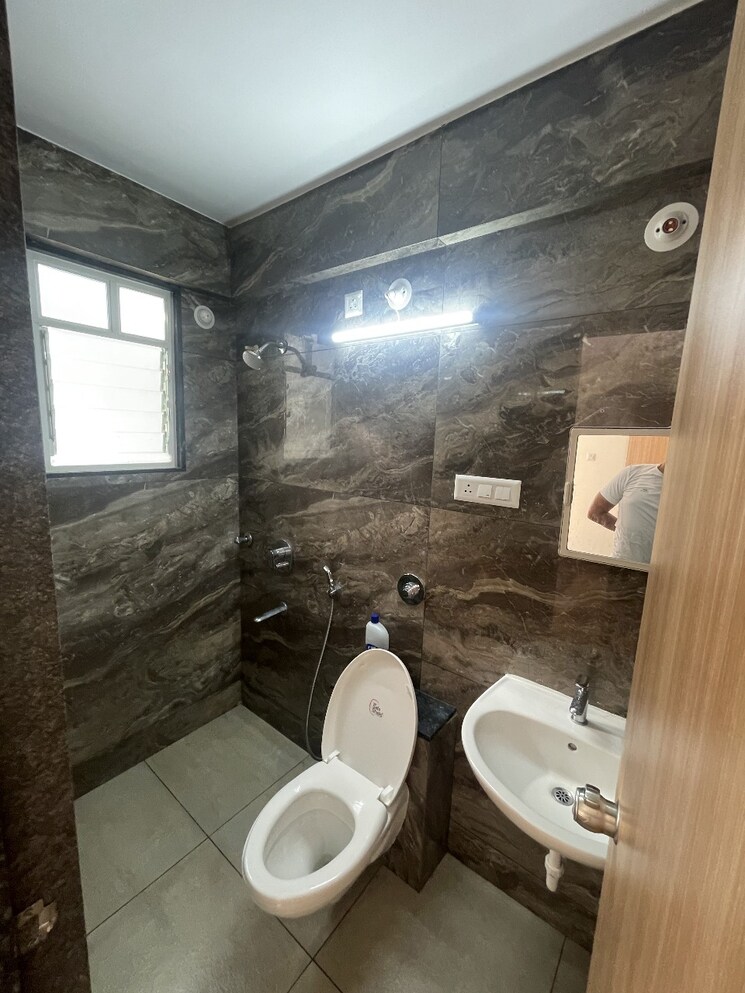 Bathroom, tirupati-campus-phase-7 3 Bedroom 977 Sq.Ft. Apartment In Dhanori Pune 8722989