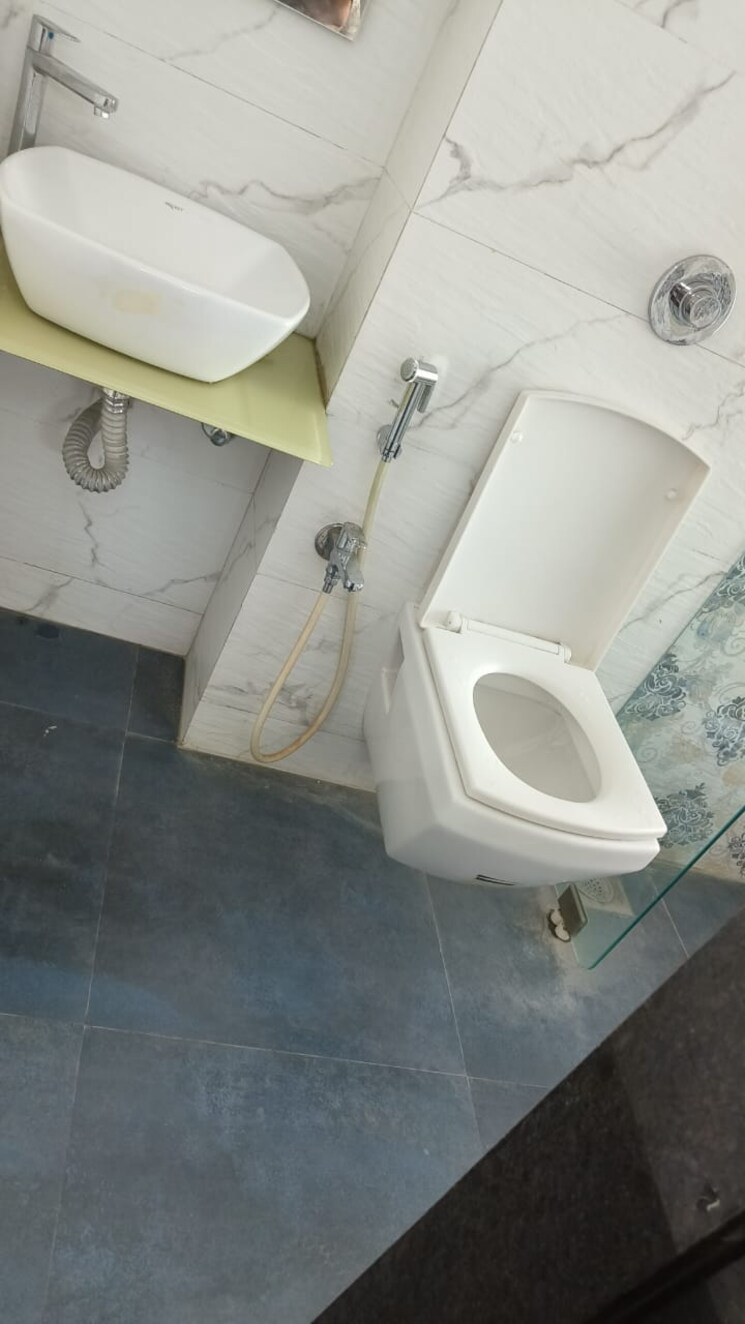 Bathroom, sarla-garden 4 Bedroom 1700 Sq.Ft. Apartment In Vakola Mumbai 8722992