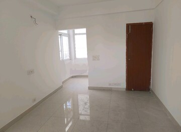 Room in 2 BHK Apartment at Express Zenith, Sector 77 – for Sale