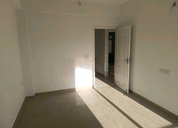 Room in 2 BHK Apartment at Express Zenith, Sector 77 – for Sale