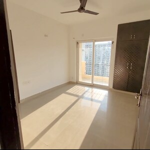 2 BHK Apartment For Sale in Amrapali Silicon City, Sector 76