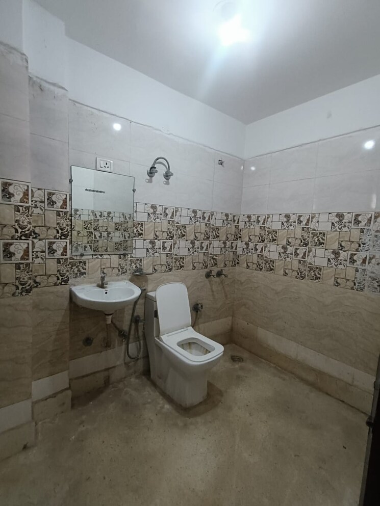 Bathroom, khanpur 1 RK 350 Sq.Ft. Builder Floor In Khanpur Delhi 8723038