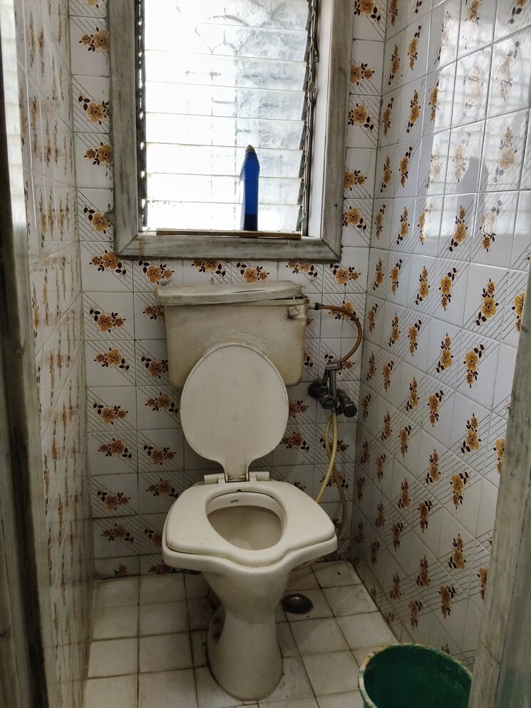 Bathroom, ashirwad-chs-santacruz-east 1 Bedroom 500 Sq.Ft. Apartment In Santacruz East Mumbai 8723049