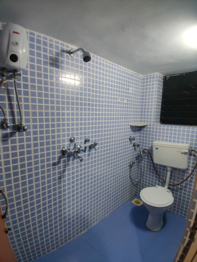 Bathroom, royal-tower-chs-ltd 1 Bedroom 650 Sq.Ft. Apartment In Borivali West Mumbai 8723055