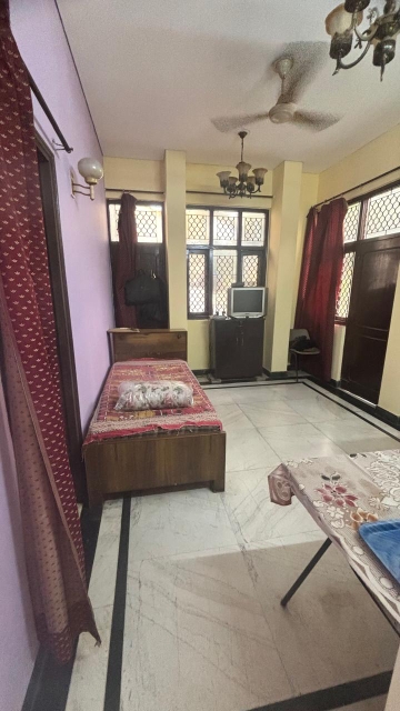 1 BHK + Pooja Room Builder Floor For Rent in Arya Chittaranjan Park