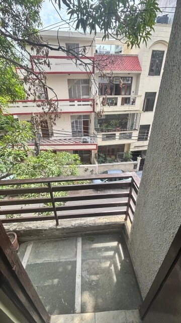 Balcony in 1 BHK Builder Floor at Arya Chittaranjan Park, Kalkaji – for Rent