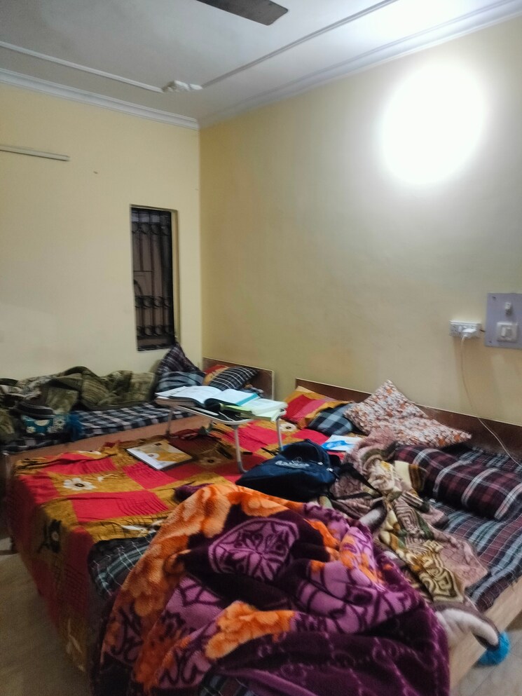 Master Bedroom, sarita-vihar-pocket-c-rwa 3 Bedroom 1500 Sq.Ft. Apartment In Sarita Vihar Delhi 8723085