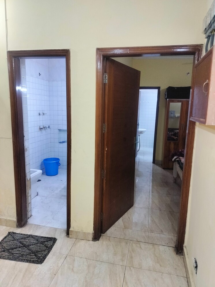 Master Bedroom, sarita-vihar-pocket-c-rwa 3 Bedroom 1500 Sq.Ft. Apartment In Sarita Vihar Delhi 8723085