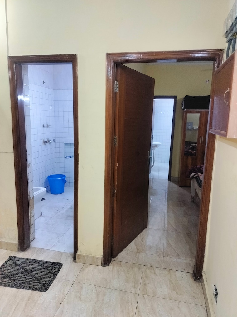 Master Bedroom, sarita-vihar-pocket-c-rwa 3 Bedroom 1500 Sq.Ft. Apartment In Sarita Vihar Delhi 8723085