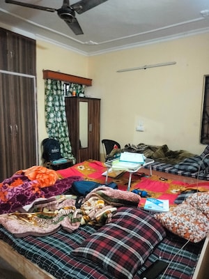 Master Bedroom in 3 BHK Apartment at Sarita Vihar Pocket-C RWA, Sarita Vihar – for Sale