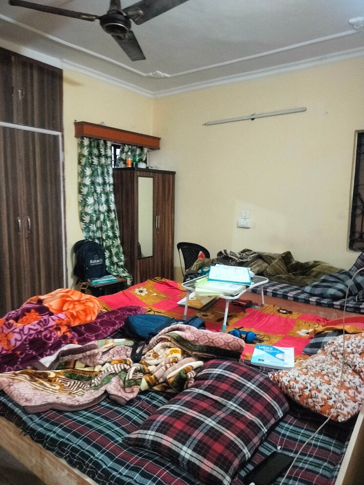 Master Bedroom, sarita-vihar-pocket-c-rwa 3 Bedroom 1500 Sq.Ft. Apartment In Sarita Vihar Delhi 8723085