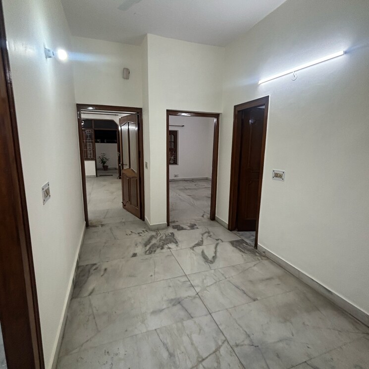 Room, south extension ii 3 Bedroom 2250 Sq.Ft. Independent House In South Extension ii Delhi 8723107