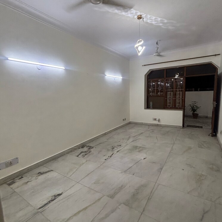 Room, south extension ii 3 Bedroom 2250 Sq.Ft. Independent House In South Extension ii Delhi 8723107