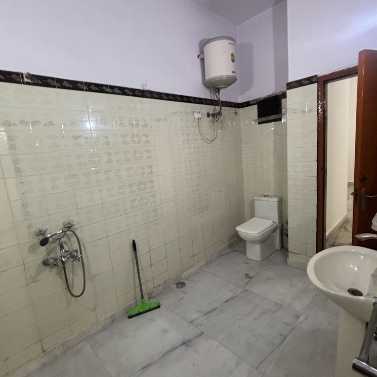 Bathroom, south extension ii 3 Bedroom 2250 Sq.Ft. Independent House In South Extension ii Delhi 8723107