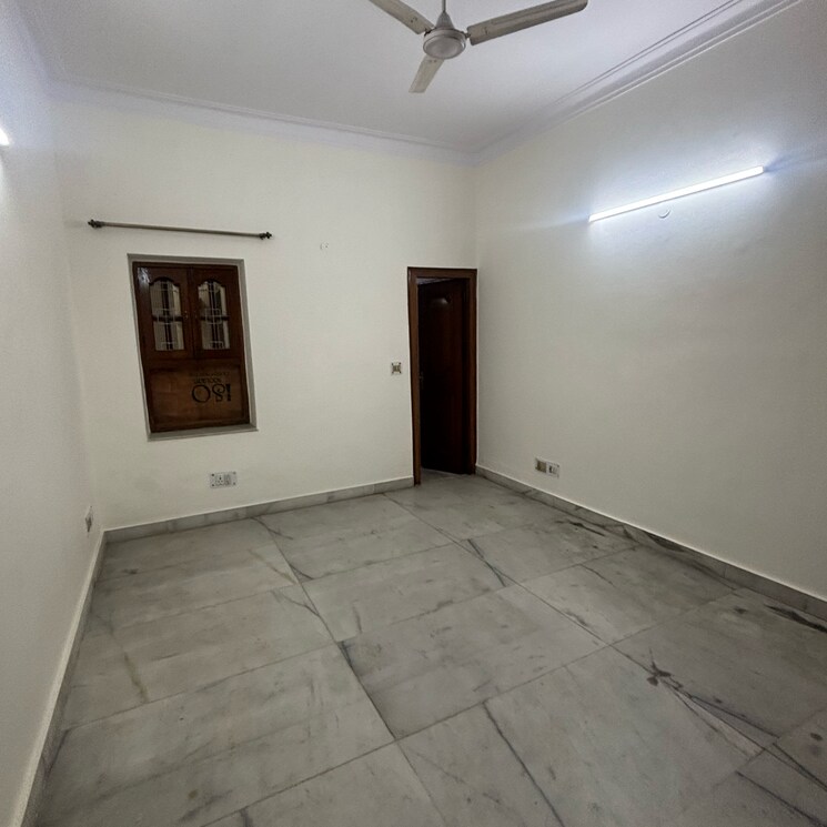 Room, south extension ii 3 Bedroom 2250 Sq.Ft. Independent House In South Extension ii Delhi 8723107